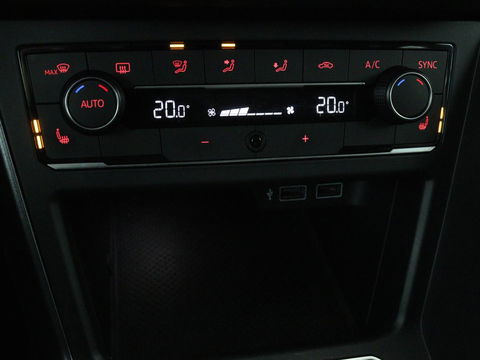 Volkswagen Polo 1.0 TSI R Line | Panoramadak | Stoelverwarming | Adaptive cruise | Climate control | Park Assist | Carplay | Navigatie