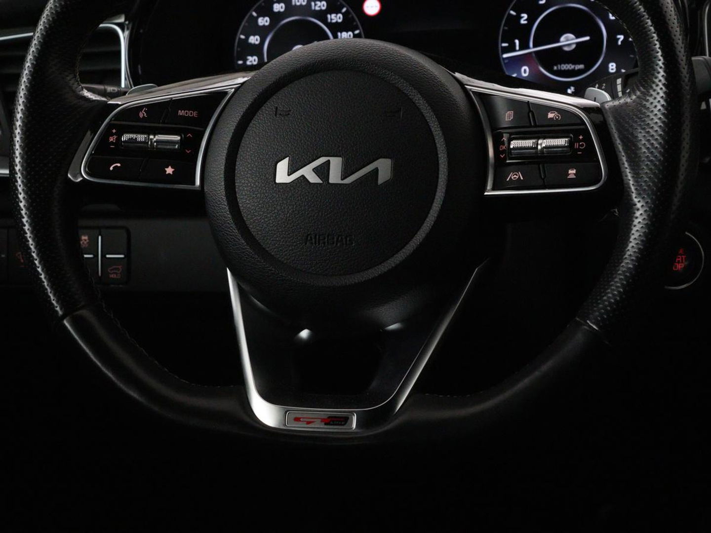 Kia Ceed 1.5 T-GDi GT-Line | Panoramadak | Stoel & stuurverwarming | Adaptive cruise | Trekhaak | Leder/Alcantara | Carplay | Camera | Digital Cockpit | Full LED