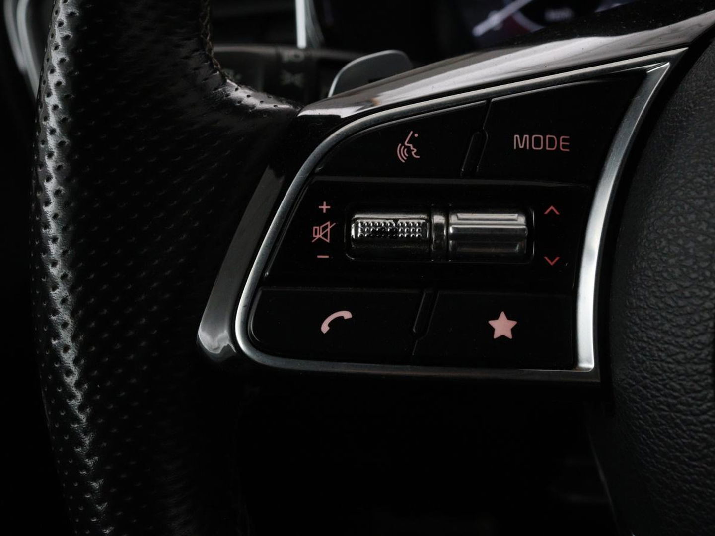 Kia Ceed 1.5 T-GDi GT-Line | Panoramadak | Stoel & stuurverwarming | Adaptive cruise | Trekhaak | Leder/Alcantara | Carplay | Camera | Digital Cockpit | Full LED