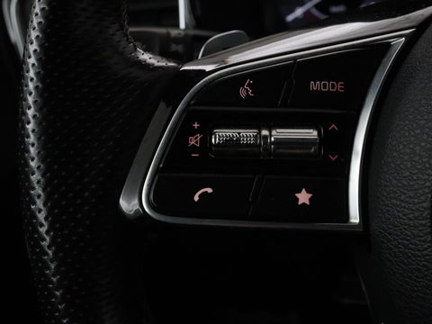 Kia Ceed 1.5 T-GDi GT-Line | Panoramadak | Stoel & stuurverwarming | Adaptive cruise | Trekhaak | Leder/Alcantara | Carplay | Camera | Digital Cockpit | Full LED