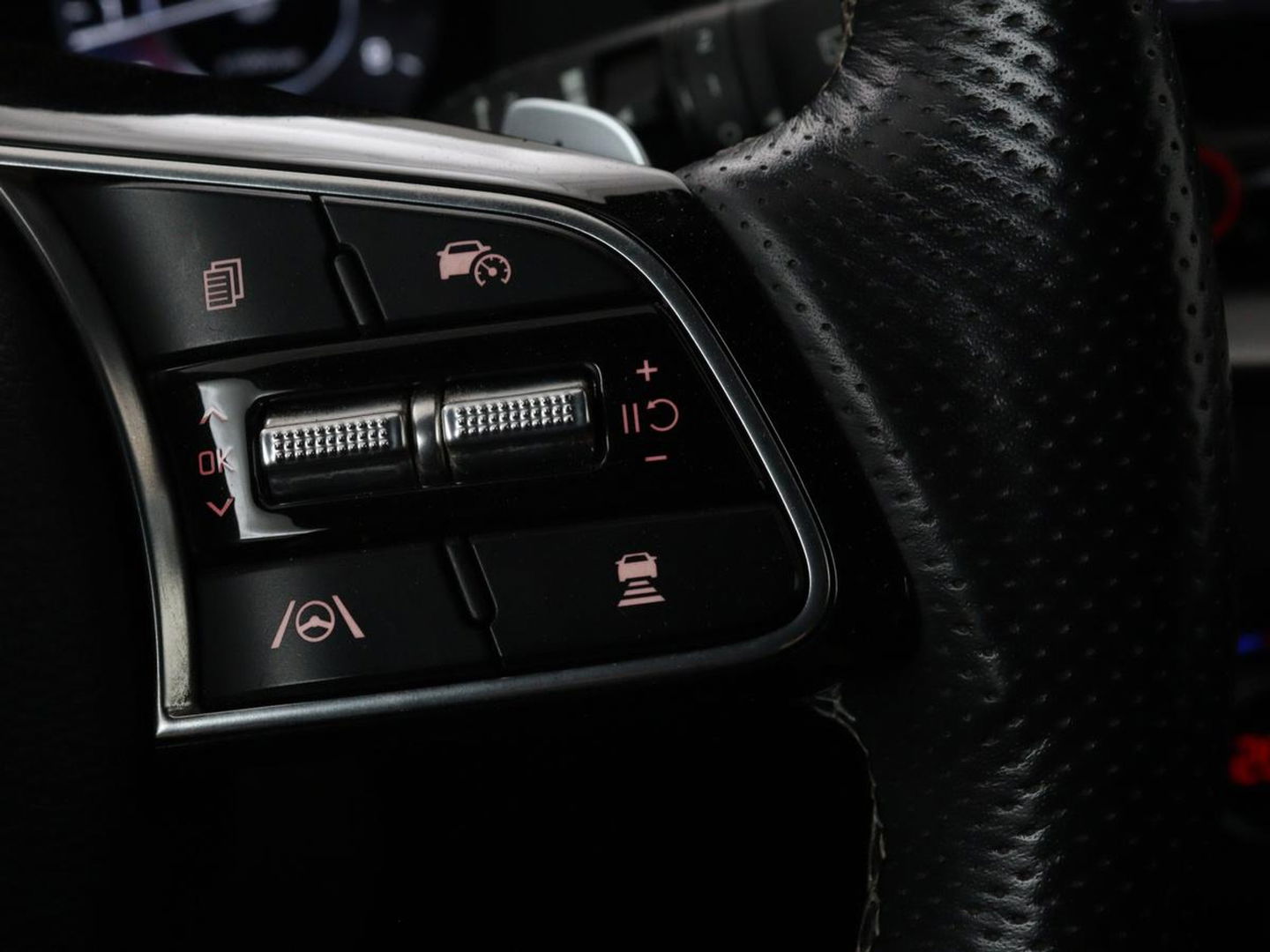 Kia Ceed 1.5 T-GDi GT-Line | Panoramadak | Stoel & stuurverwarming | Adaptive cruise | Trekhaak | Leder/Alcantara | Carplay | Camera | Digital Cockpit | Full LED