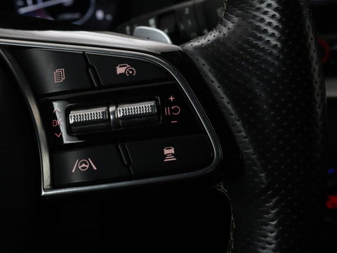 Kia Ceed 1.5 T-GDi GT-Line | Panoramadak | Stoel & stuurverwarming | Adaptive cruise | Trekhaak | Leder/Alcantara | Carplay | Camera | Digital Cockpit | Full LED