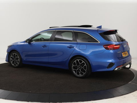Kia Ceed 1.5 T-GDi GT-Line | Panoramadak | Stoel & stuurverwarming | Adaptive cruise | Trekhaak | Leder/Alcantara | Carplay | Camera | Digital Cockpit | Full LED