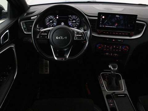 Kia Ceed 1.5 T-GDi GT-Line | Panoramadak | Stoel & stuurverwarming | Adaptive cruise | Trekhaak | Leder/Alcantara | Carplay | Camera | Digital Cockpit | Full LED