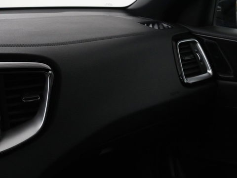 Kia Ceed 1.5 T-GDi GT-Line | Panoramadak | Stoel & stuurverwarming | Adaptive cruise | Trekhaak | Leder/Alcantara | Carplay | Camera | Digital Cockpit | Full LED