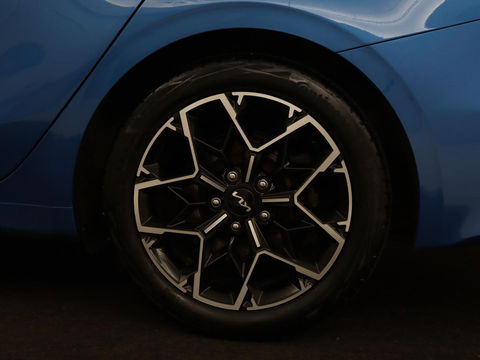 Kia Ceed 1.5 T-GDi GT-Line | Panoramadak | Stoel & stuurverwarming | Adaptive cruise | Trekhaak | Leder/Alcantara | Carplay | Camera | Digital Cockpit | Full LED