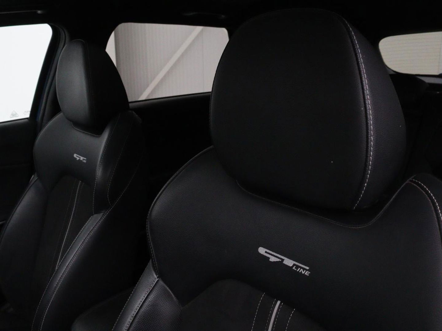Kia Ceed 1.5 T-GDi GT-Line | Panoramadak | Stoel & stuurverwarming | Adaptive cruise | Trekhaak | Leder/Alcantara | Carplay | Camera | Digital Cockpit | Full LED