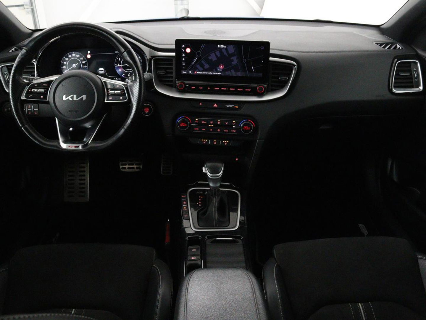 Kia Ceed 1.5 T-GDi GT-Line | Panoramadak | Stoel & stuurverwarming | Adaptive cruise | Trekhaak | Leder/Alcantara | Carplay | Camera | Digital Cockpit | Full LED