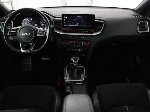 Kia Ceed 1.5 T-GDi GT-Line | Panoramadak | Stoel & stuurverwarming | Adaptive cruise | Trekhaak | Leder/Alcantara | Carplay | Camera | Digital Cockpit | Full LED