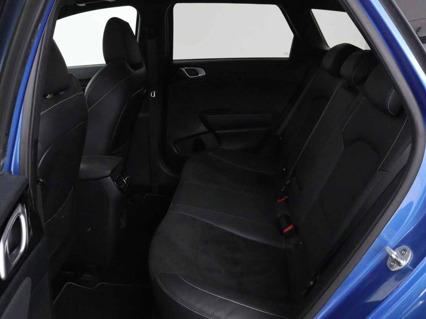 Kia Ceed 1.5 T-GDi GT-Line | Panoramadak | Stoel & stuurverwarming | Adaptive cruise | Trekhaak | Leder/Alcantara | Carplay | Camera | Digital Cockpit | Full LED