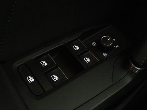 CUPRA Leon 1.4 e-Hybrid | Stoel & stuurverwarming | Camera | Adaptive cruise | Sfeerverlichting | Navigatie | Keyless | Full LED | Park Assist | PHEV