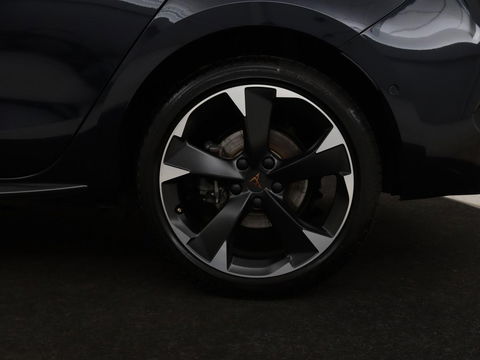CUPRA Leon 1.4 e-Hybrid | Stoel & stuurverwarming | Camera | Adaptive cruise | Sfeerverlichting | Navigatie | Keyless | Full LED | Park Assist | PHEV