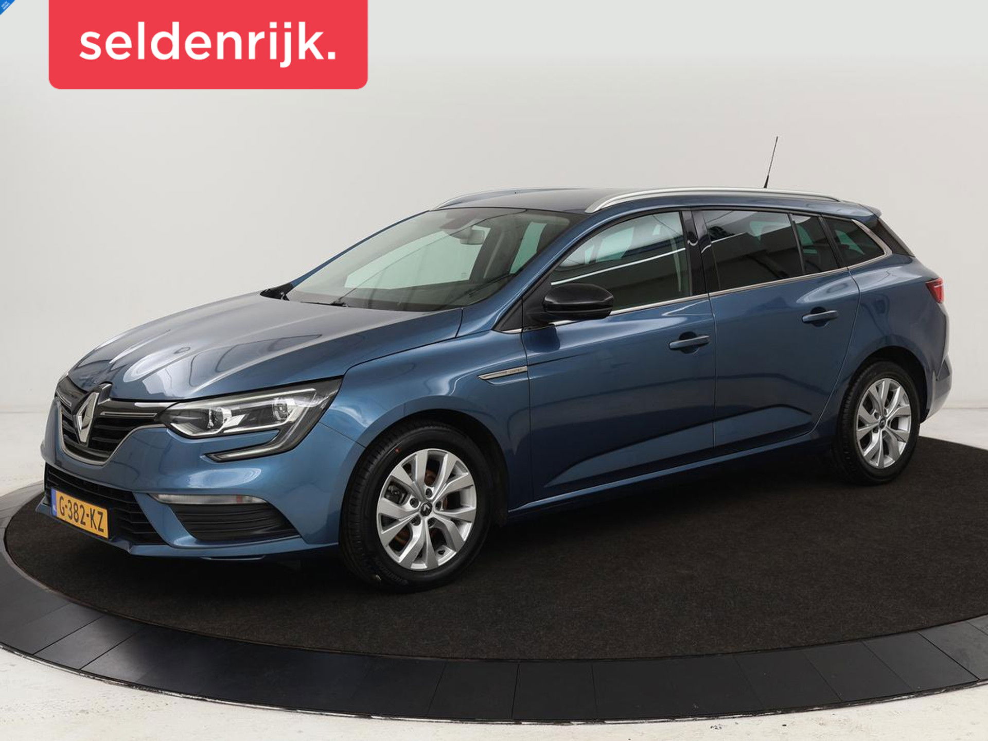 Renault Mégane 1.3 TCe Limited | Trekhaak | Navigatie | Keyless | Climate control | Parkeerhulp | Cruise control | Bluetooth | DAB