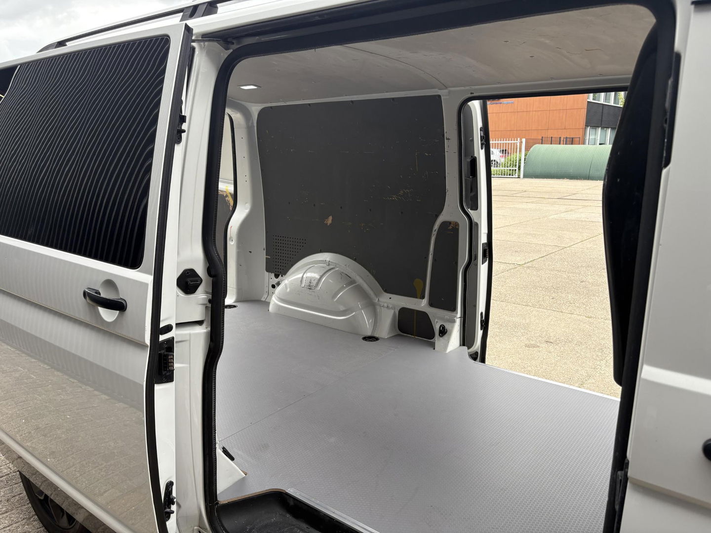 Volkswagen Transporter 2.0TDI L2H1 | 2x Schuifdeur | 18 inch LMV | Stoelverwarming