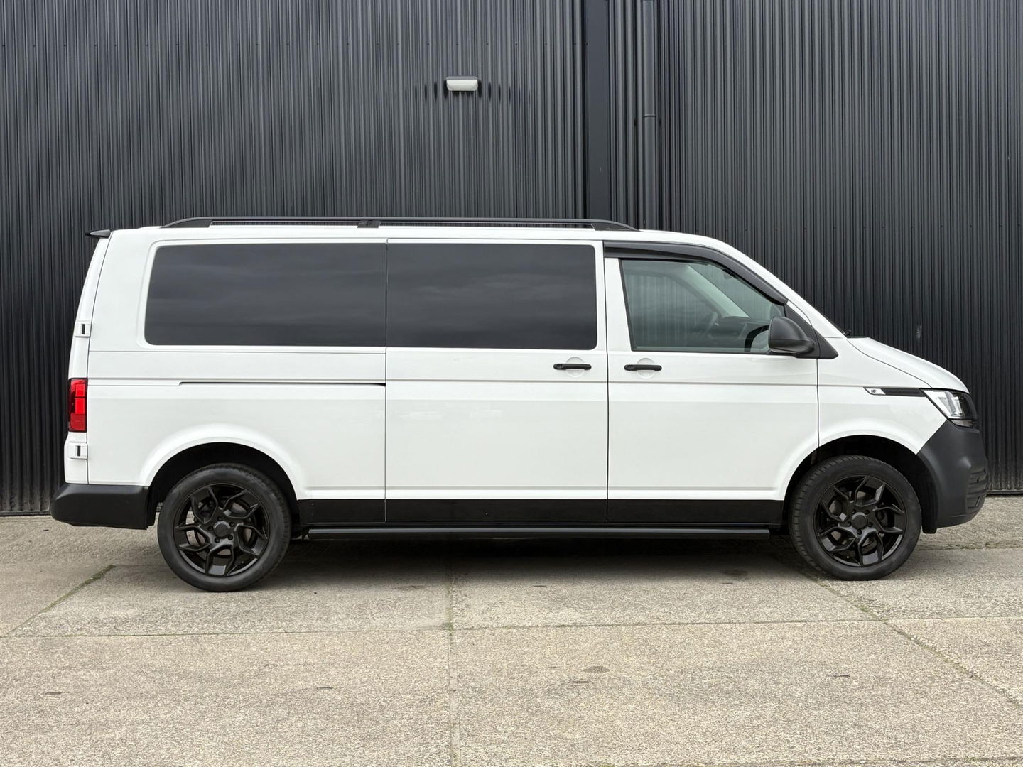 Volkswagen Transporter 2.0TDI L2H1 | 2x Schuifdeur | 18 inch LMV | Stoelverwarming