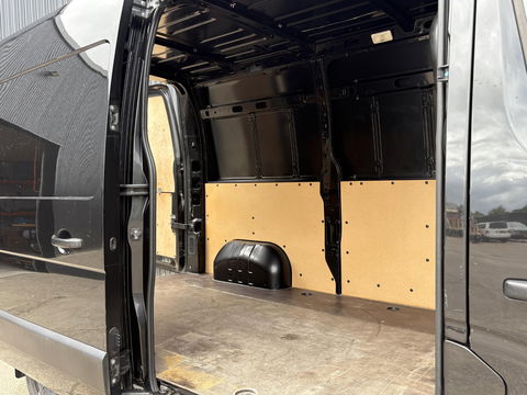Renault Master T35 2.3 dCi L2H2 145pk | Navigatie | Camera | Trekhaak | Airco | Cruise control | 12 maanden APK |