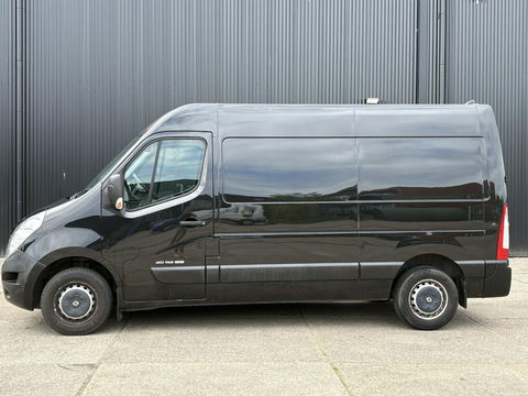 Renault Master T35 2.3 dCi L2H2 145pk | Navigatie | Camera | Trekhaak | Airco | Cruise control | 12 maanden APK |