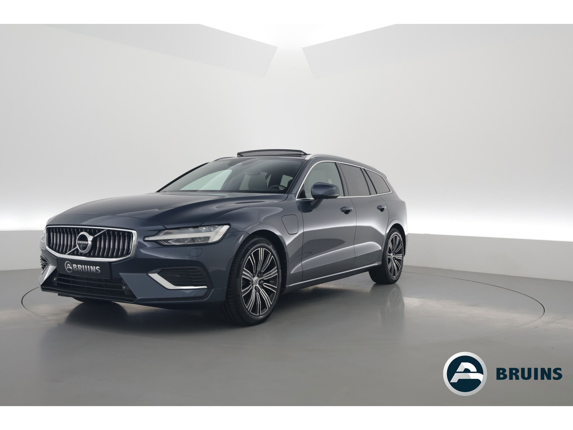 Volvo V60 2.0 T6 Recharge AWD Inscription | Long Range |Tailored Wool | Pano-dak | ACC | H&K Audio | 360 Camera |