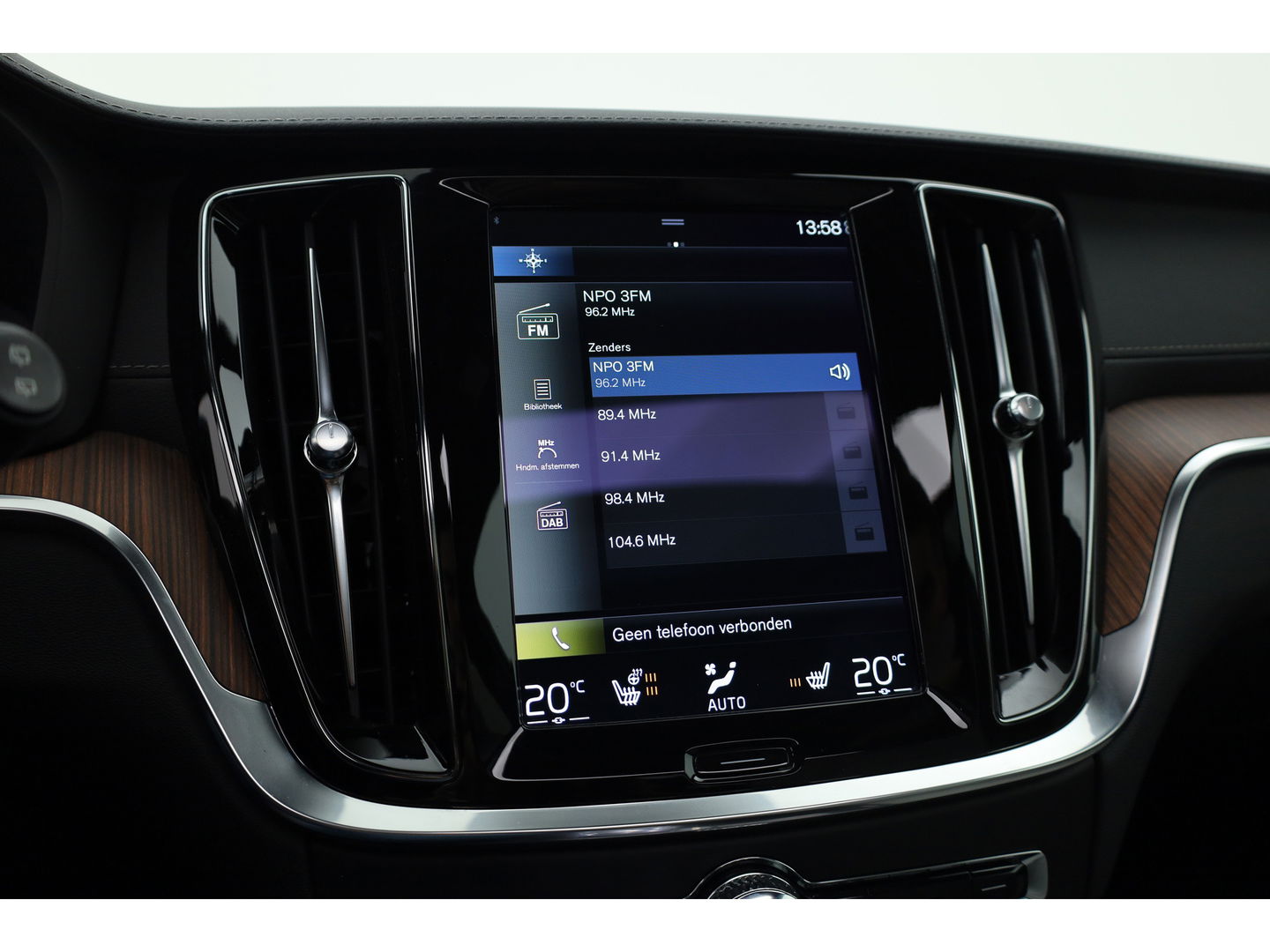 Volvo V60 2.0 T6 Recharge AWD Inscription | Long Range |Tailored Wool | Pano-dak | ACC | H&K Audio | 360 Camera |