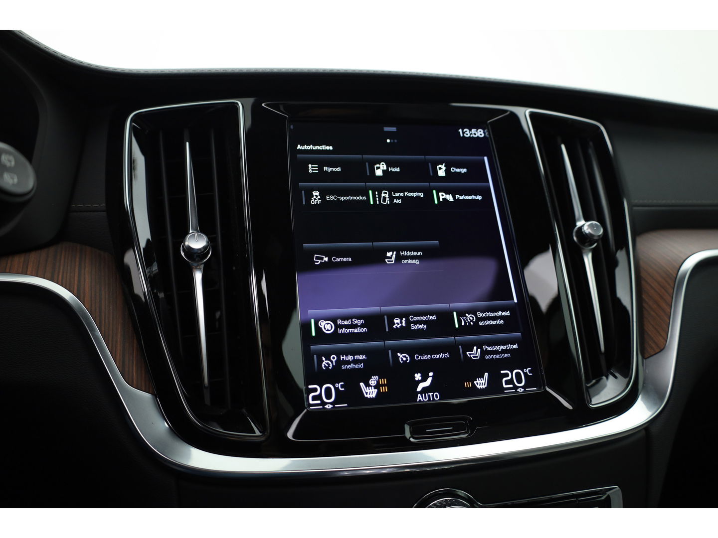 Volvo V60 2.0 T6 Recharge AWD Inscription | Long Range |Tailored Wool | Pano-dak | ACC | H&K Audio | 360 Camera |