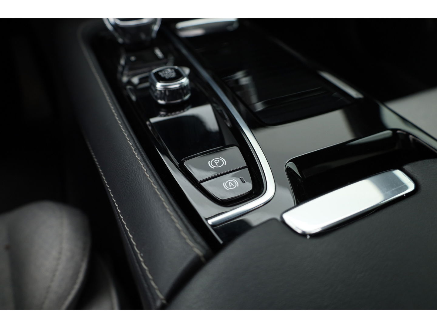 Volvo V60 2.0 T6 Recharge AWD Inscription | Long Range |Tailored Wool | Pano-dak | ACC | H&K Audio | 360 Camera |