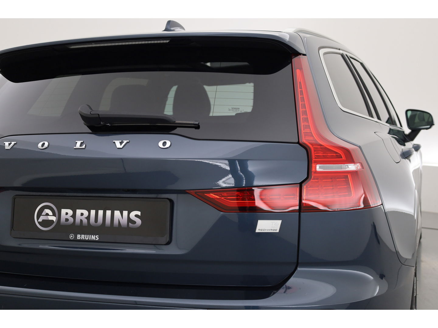 Volvo V60 2.0 T6 Recharge AWD Inscription | Long Range |Tailored Wool | Pano-dak | ACC | H&K Audio | 360 Camera |