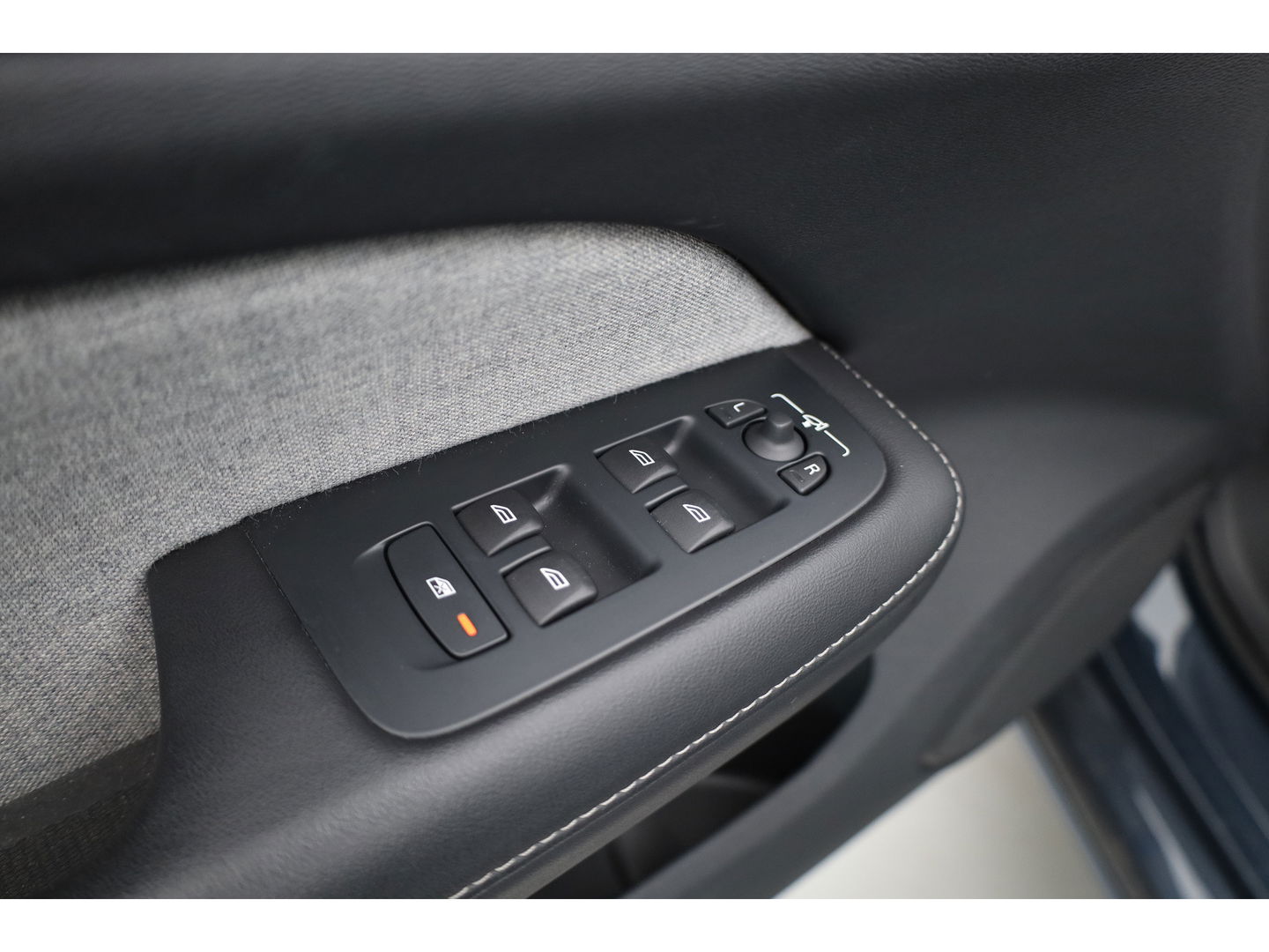 Volvo V60 2.0 T6 Recharge AWD Inscription | Long Range |Tailored Wool | Pano-dak | ACC | H&K Audio | 360 Camera |
