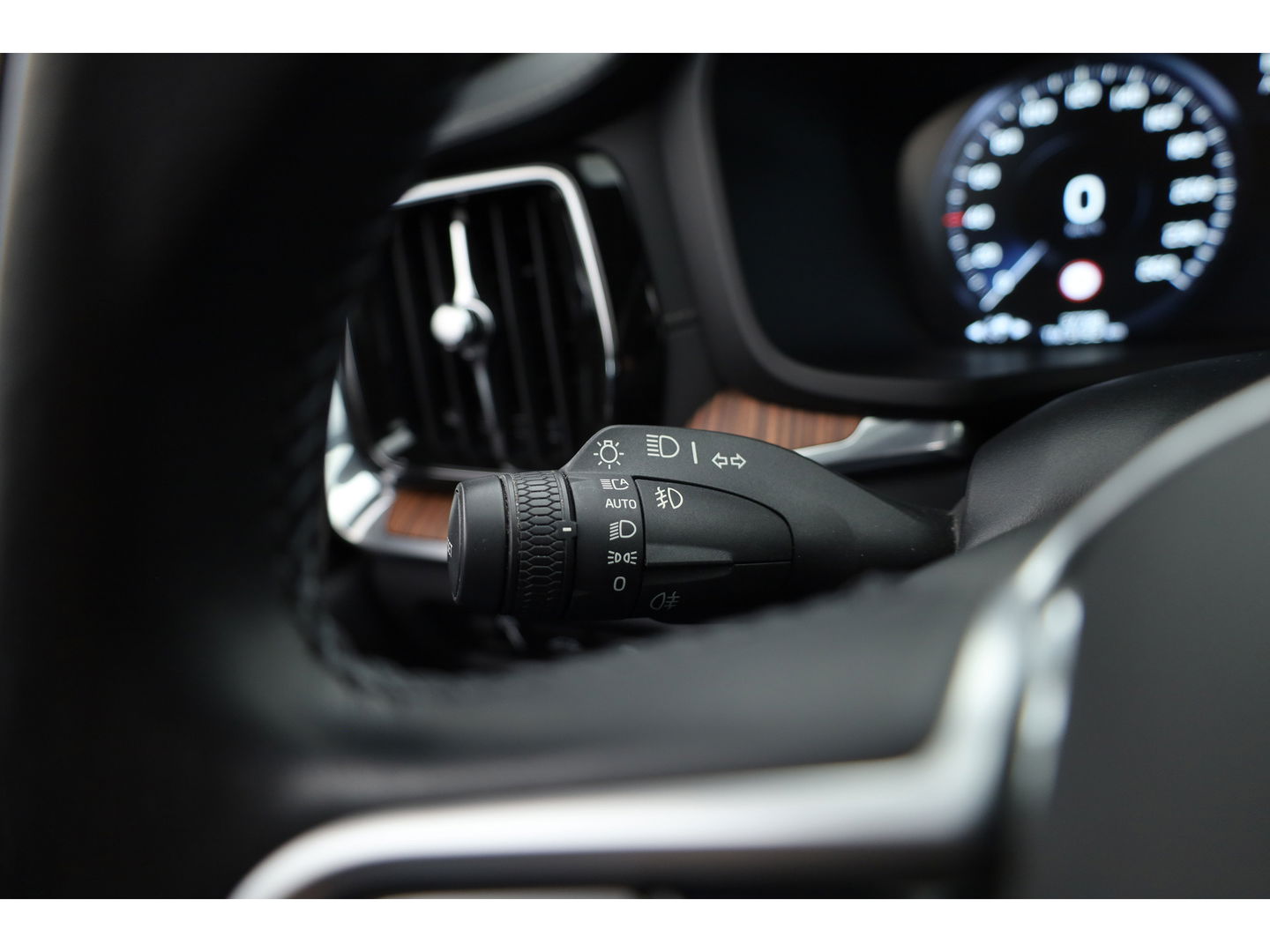 Volvo V60 2.0 T6 Recharge AWD Inscription | Long Range |Tailored Wool | Pano-dak | ACC | H&K Audio | 360 Camera |