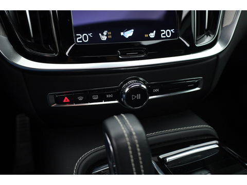 Volvo V60 2.0 T6 Recharge AWD R-Design | Long Range | Pano-dak | Head-up | H&K Audio | ACC |