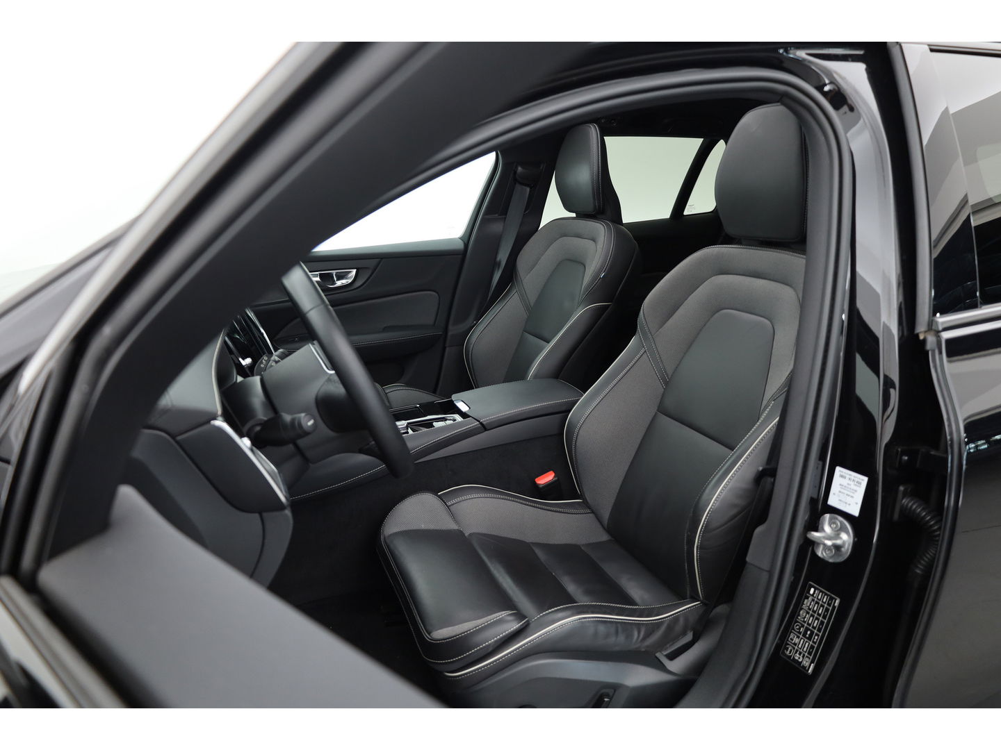 Volvo V60 2.0 T6 Recharge AWD R-Design | Long Range | Pano-dak | Head-up | H&K Audio | ACC |