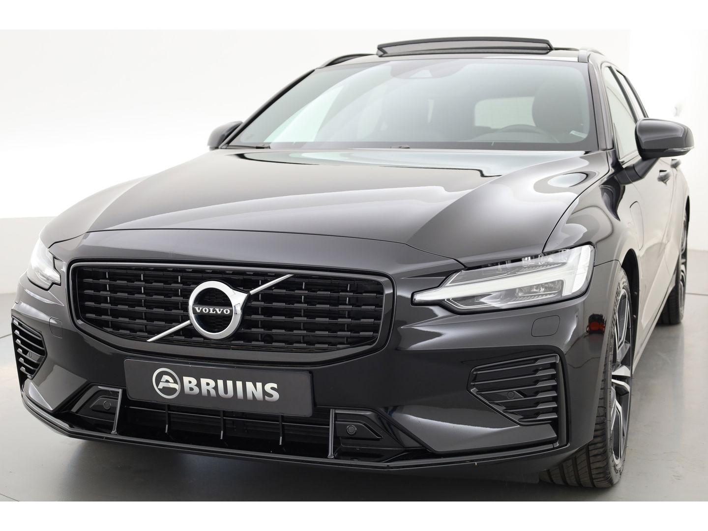 Volvo V60 2.0 T6 Recharge AWD R-Design | Long Range | Pano-dak | Head-up | H&K Audio | ACC |