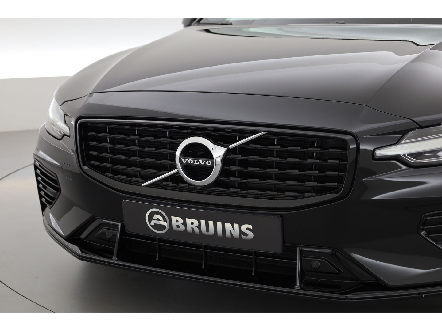 Volvo V60 2.0 T6 Recharge AWD R-Design | Long Range | Pano-dak | Head-up | H&K Audio | ACC |