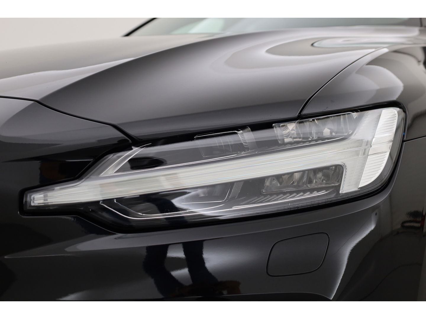 Volvo V60 2.0 T6 Recharge AWD R-Design | Long Range | Pano-dak | Head-up | H&K Audio | ACC |