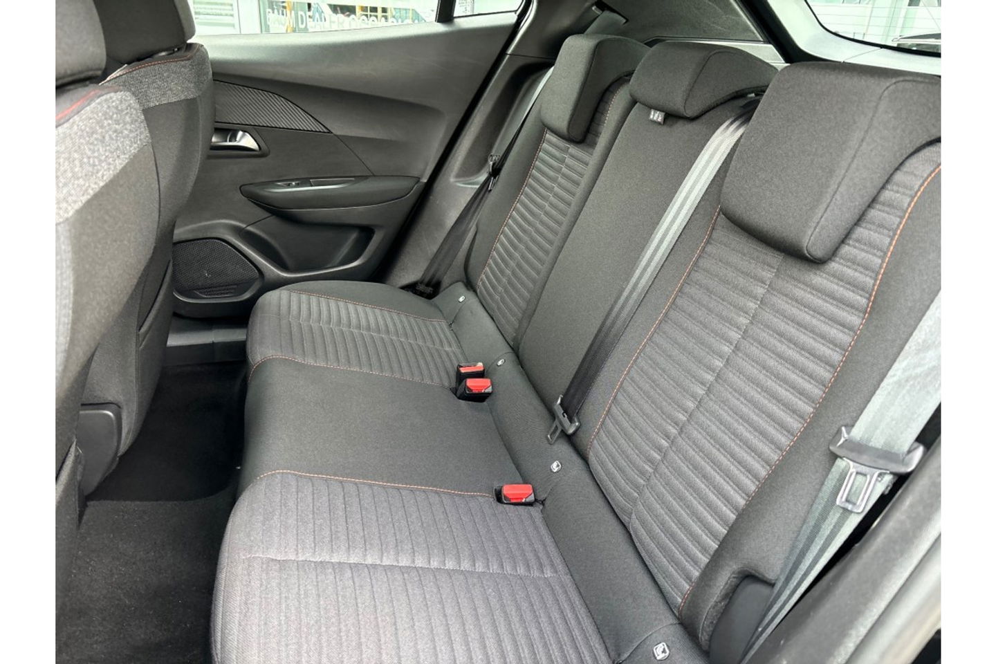 Peugeot 2008 1.2 PT ACTIVE PACK AIRCO CRUISE CARPLAY PDC.