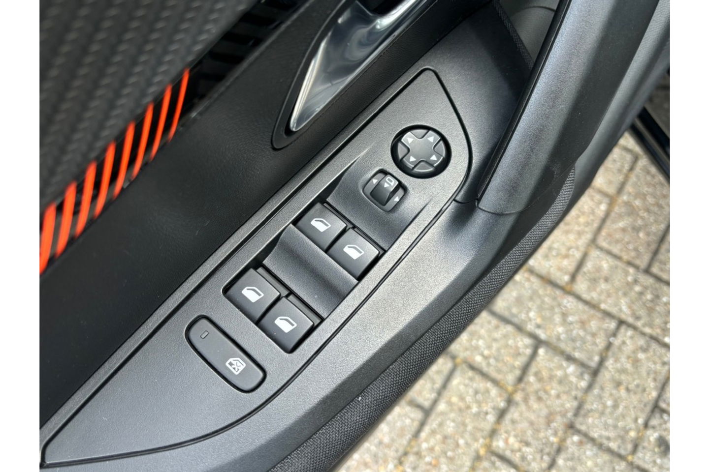 Peugeot 2008 1.2 PT ACTIVE PACK AIRCO CRUISE CARPLAY PDC.
