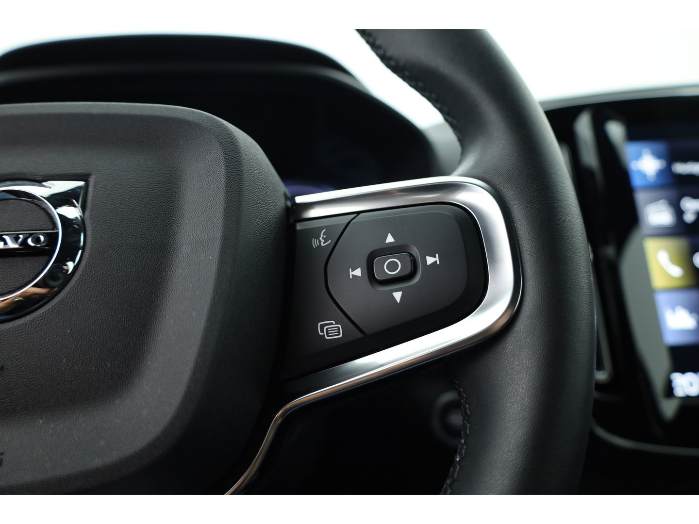 Volvo XC40 1.5 T5 Recharge R-Design | 360 camera | Stoel + stuurverwarming | Apple Carplay |