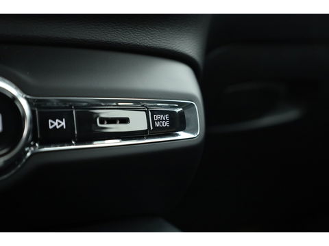 Volvo XC40 1.5 T5 Recharge R-Design | 360 camera | Stoel + stuurverwarming | Apple Carplay |