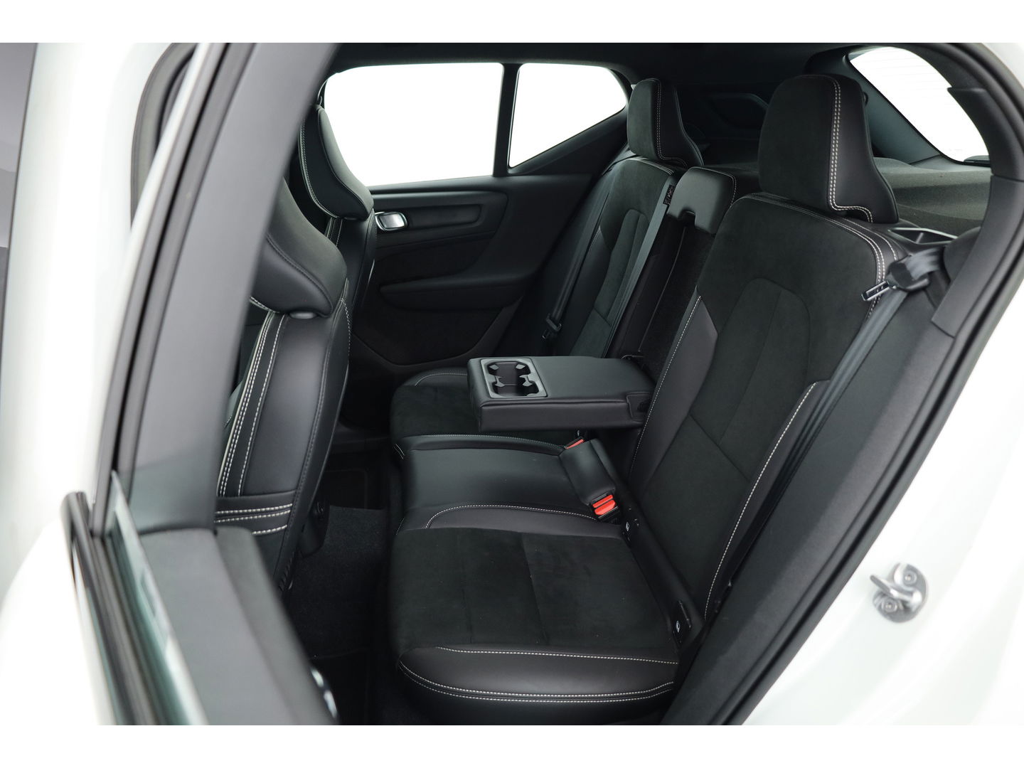 Volvo XC40 1.5 T5 Recharge R-Design | 360 camera | Stoel + stuurverwarming | Apple Carplay |