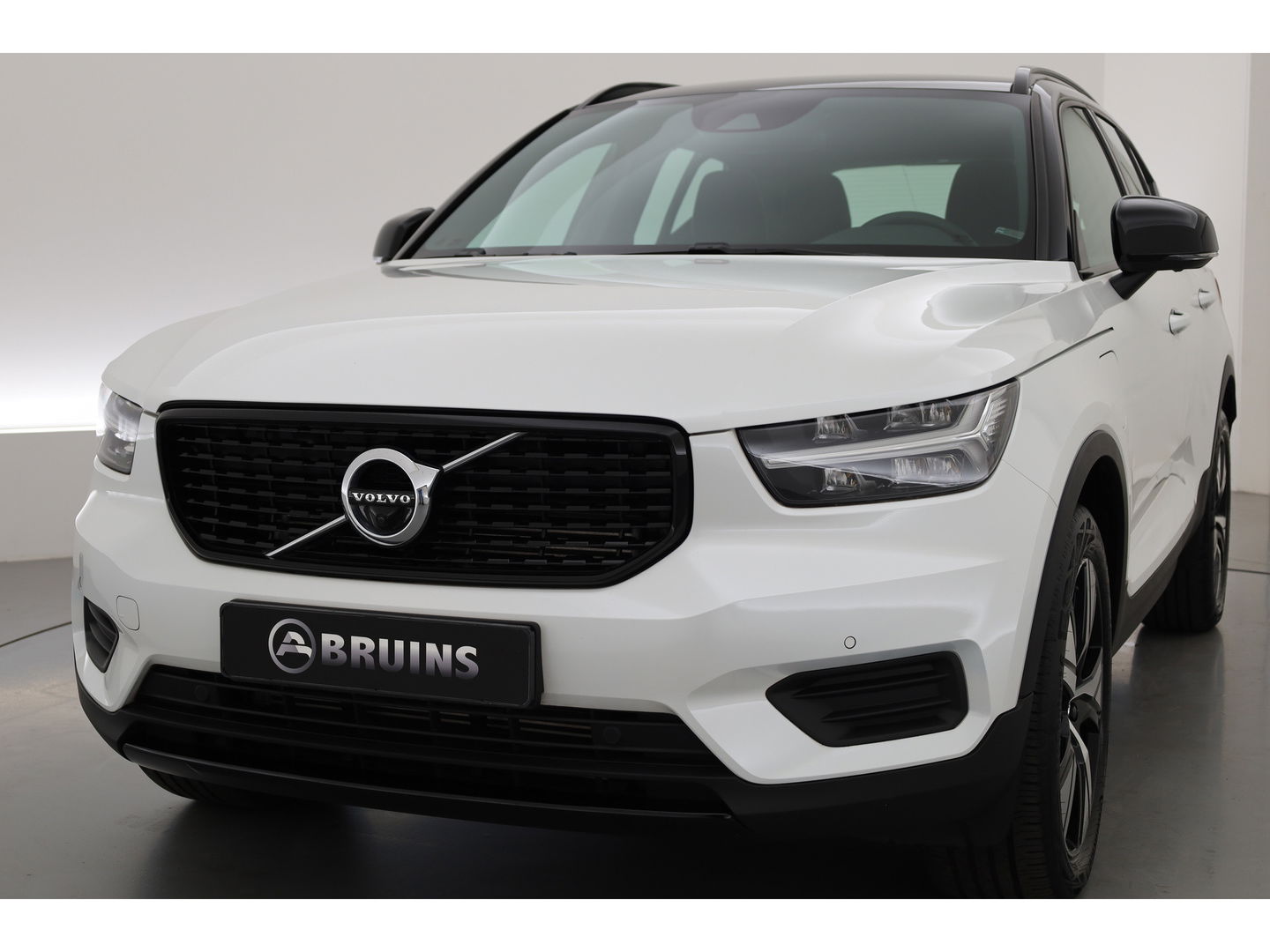 Volvo XC40 1.5 T5 Recharge R-Design | 360 camera | Stoel + stuurverwarming | Apple Carplay |