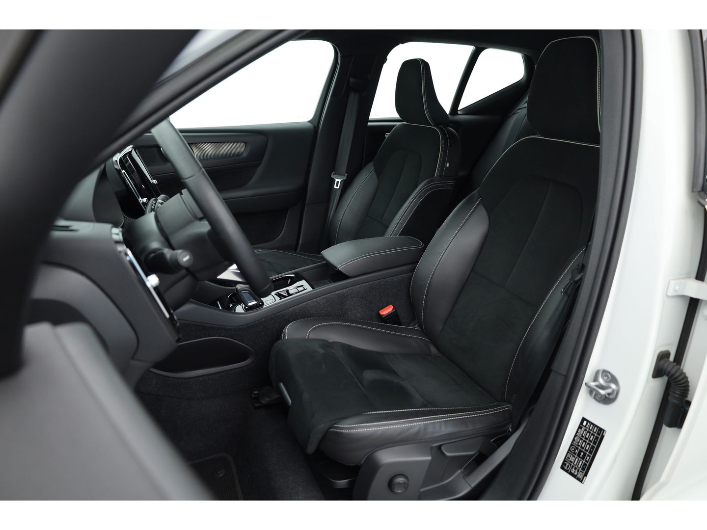 Volvo XC40 1.5 T5 Recharge R-Design | 360 camera | Stoel + stuurverwarming | Apple Carplay |