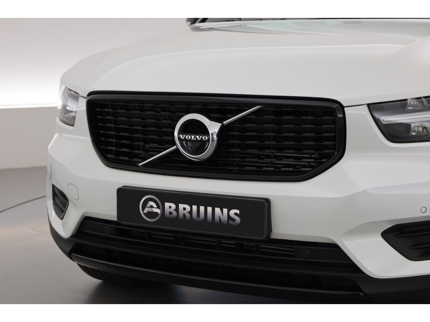 Volvo XC40 1.5 T5 Recharge R-Design | 360 camera | Stoel + stuurverwarming | Apple Carplay |