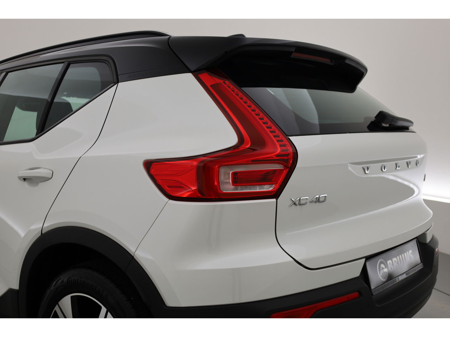 Volvo XC40 1.5 T5 Recharge R-Design | 360 camera | Stoel + stuurverwarming | Apple Carplay |