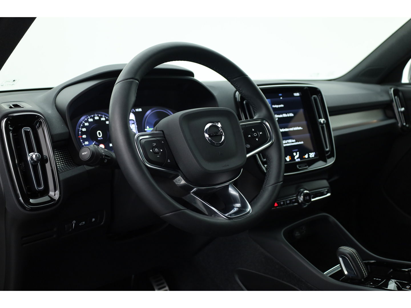 Volvo XC40 1.5 T5 Recharge R-Design | 360 camera | Stoel + stuurverwarming | Apple Carplay |