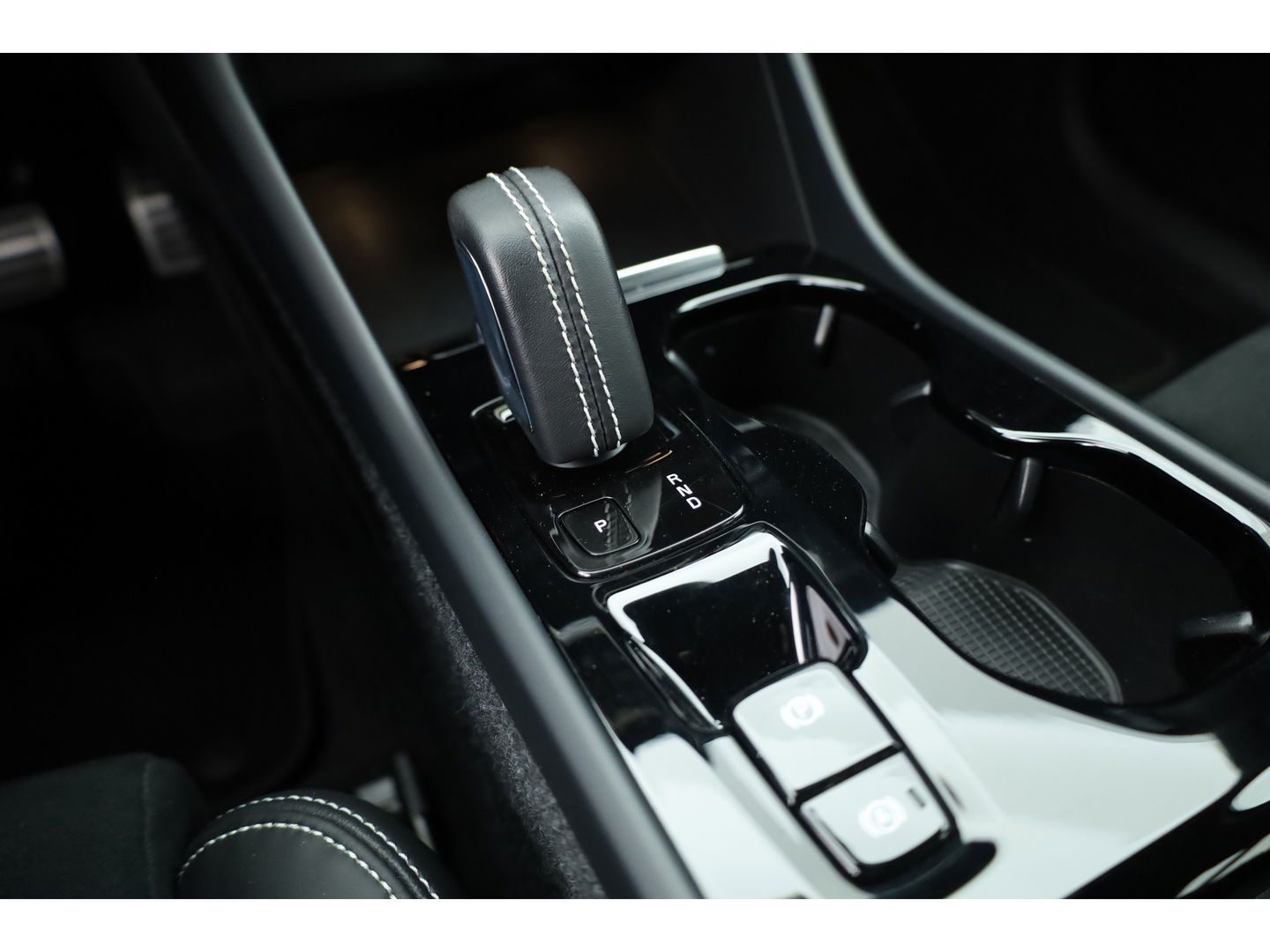 Volvo XC40 1.5 T5 Recharge R-Design | 360 camera | Stoel + stuurverwarming | Apple Carplay |