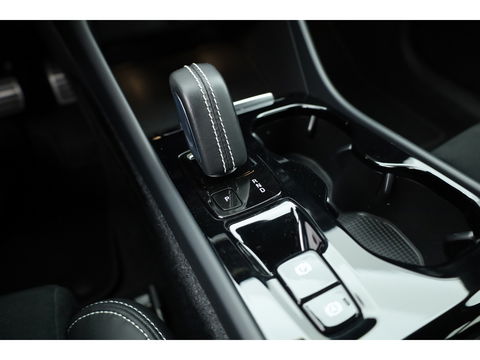 Volvo XC40 1.5 T5 Recharge R-Design | 360 camera | Stoel + stuurverwarming | Apple Carplay |