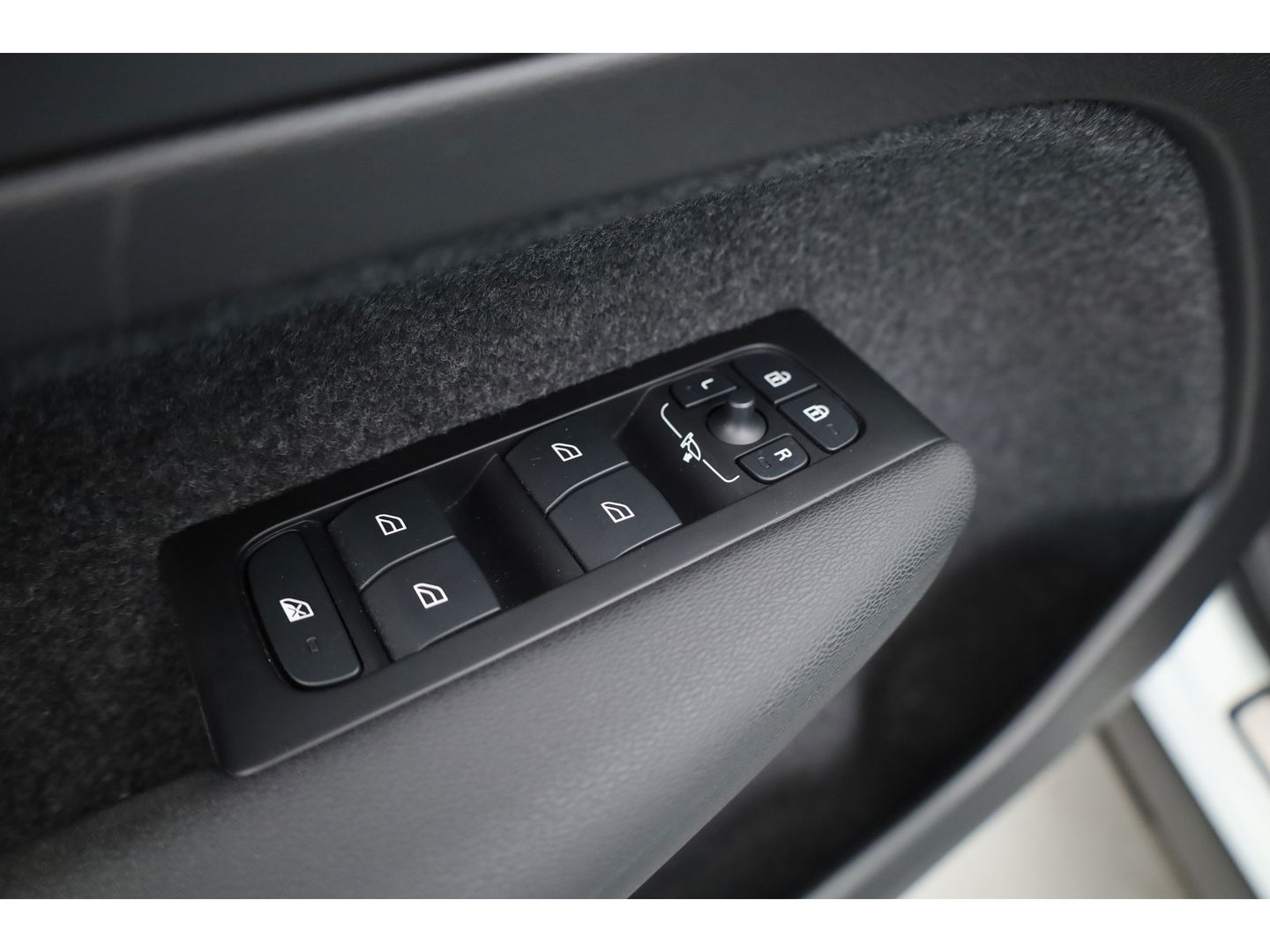 Volvo XC40 1.5 T5 Recharge R-Design | 360 camera | Stoel + stuurverwarming | Apple Carplay |