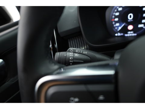 Volvo XC40 1.5 T5 Recharge R-Design | 360 camera | Stoel + stuurverwarming | Apple Carplay |