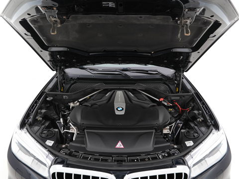 BMW X6 xDrive50i High-Executive M-Sportpack Aut. *PANO | HEAD-UP | TWO-COLOUR-LUXURYLEATHER | FULL-LED | MEMORY-PACK | HARMAN/KARDON-SOUNDSYSTEM |  | BLIND-SPOT | KEYLESS | CAMERA | COMFORT-SEATS | SOFT-CLOSE | 20''ALU*