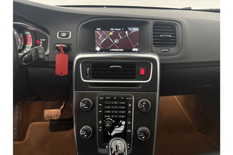 Volvo V60 2.4 D6 AWD Plug-In Hybrid Summum 215PK Trekhaak LED Clima Cruise Navi Memory Stoelverwarming 17''LMV