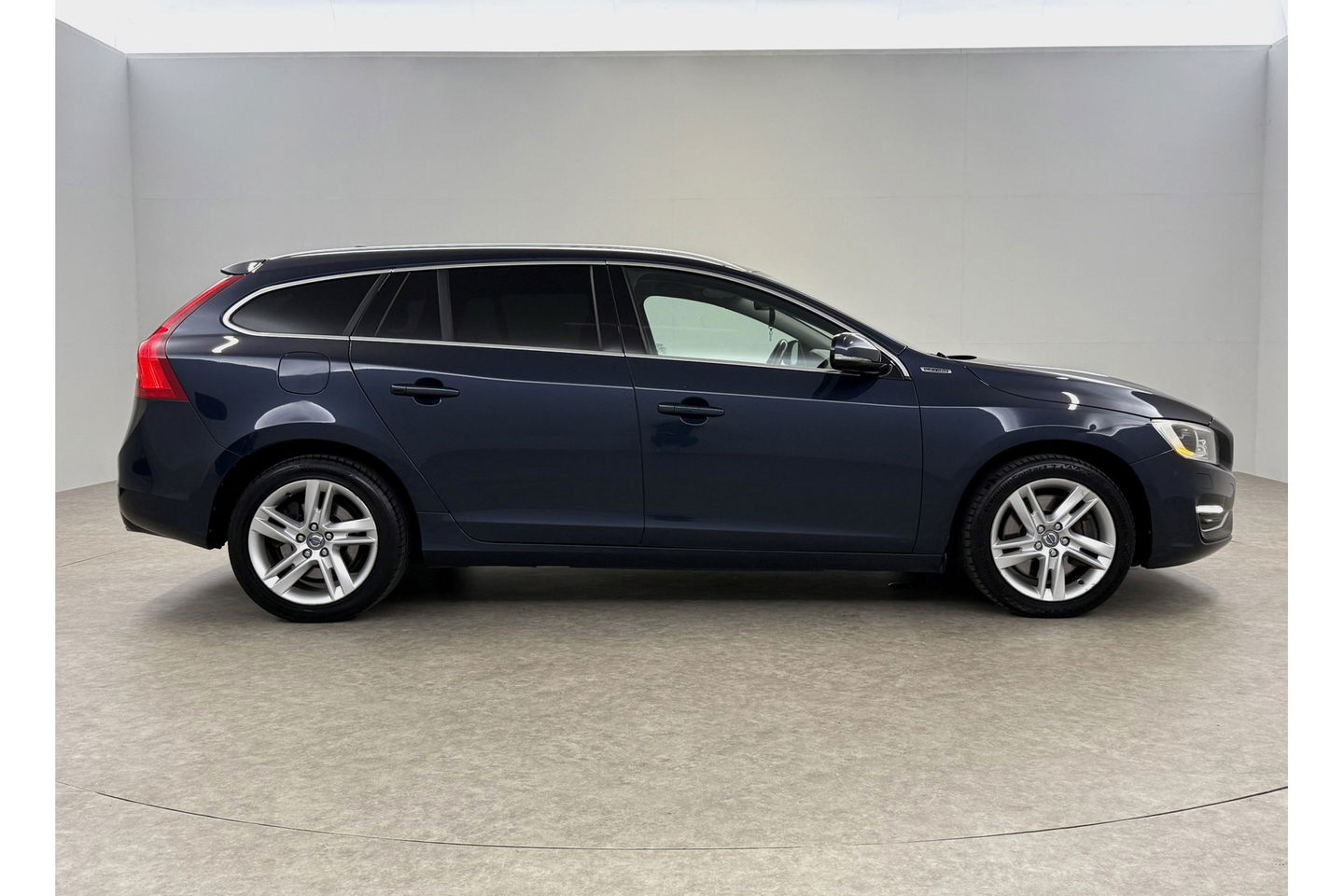 Volvo V60 2.4 D6 AWD Plug-In Hybrid Summum 215PK Trekhaak LED Clima Cruise Navi Memory Stoelverwarming 17''LMV